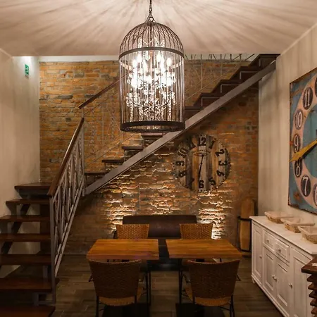 L'infinito Πανσιόν 3*