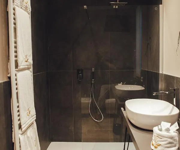 L'infinito 招待所